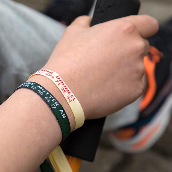 ID-bånd til barn med plastlås